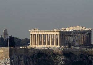 В Афинах полиция разогнала работников минкультуры, заблокировавших Акрополь