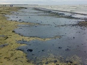В Керченском проливе обнаружено нефтяное пятно
