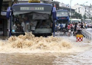 В Китае из-за проливных дождей погибли 132 человека