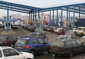 На границе с Польшей задержаны таможенники, ежедневно бравшие взятки в 20-30 тысяч грн