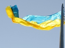 Житель Польши сорвал и надругался над пятью украинскими флагами