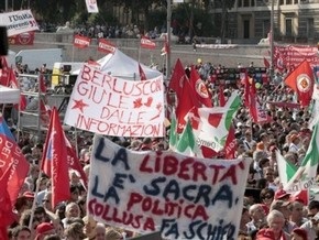 В Риме прошли массовые демонстрации против влияния Берлускони на СМИ