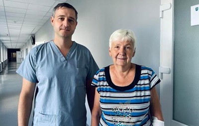 У Львові за допомогою робота-хірурга врятували жінку з рідкісним діагнозом
