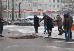 В российском Брянске мать и ребенок провалились в яму, ребенка унесло подземным течением