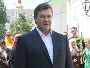Янукович поднялся к могиле Шевченко