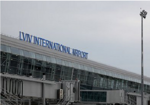 Азаров назвал перспективным аэропорт, обвиняемый в растрате