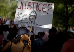 Убийство подростка: После вердикта суда присяжных в Лос-Анджелесе не утихают протесты