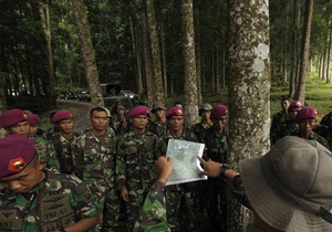 Индонезийский спецназ нашел двигатель и шасси SSJ-100