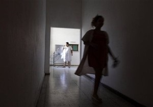 В России более 10 воспитанников интерната перерезали себе вены