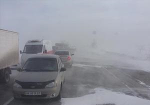 В Крыму сотни автомобилей оказались в снежном плену