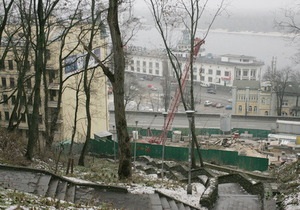 Киевские власти объяснили снос исторического особняка на Подоле необходимостью укрепить склон