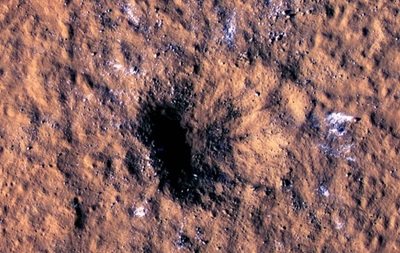 В Марс врезались два крупных метеорита
