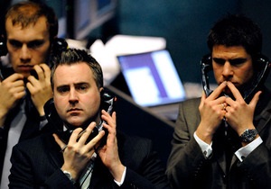 Рынки: Акции оказались под давлением внешнего негатива