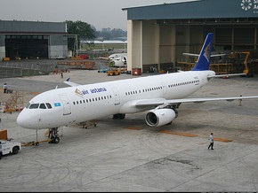 Пассажирский самолет совершил аварийную посадку в Алма-Ате