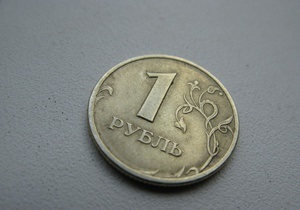 Доллар и рубль подорожали на межбанке