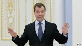 Медведев о протестах в России: жить стало веселее