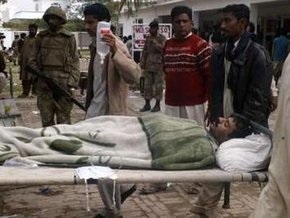 При взрыве в Пакистане погибли 12 человек