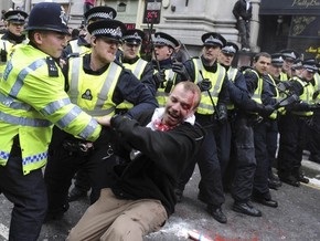 Во время беспорядков в Лондоне погиб демонстрант