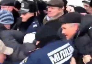 В Хмельницком во время митинга Свободы против политики ПР произошла потасовка