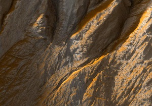 Американский спутник обнаружил на поверхности Марса мост