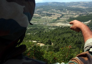 Сирийские вертолеты обстреляли населенный пункт в Ливане