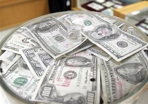 НБУ вернулся к отрицательному сальдо интервенций на межбанке с показателем -$1,5 млрд
