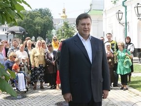 Ъ: Виктор Янукович помолился и открестился