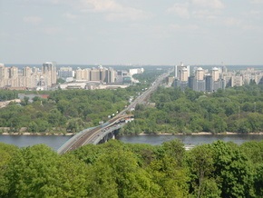 Киевские власти выяснят, почему в городе не приживаются деревья