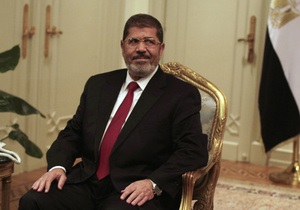 Мурси уволил министра обороны, а также отменил Конституционную декларацию Египта