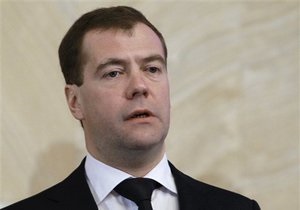 Медведев поручил главе МВД РФ  тряхнуть всю транспортную милицию