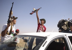 Новые власти Ливии не будут изымать оружие у повстанцев до создания национальной армии
