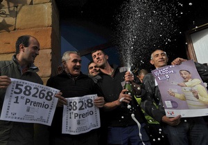 Сотни жителей испанской деревни одновременно выиграли в лотерею. Каждый получит 400 тысяч евро