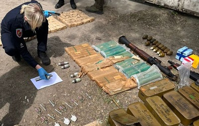 В гараже жителя Киева обнаружили арсенал оружия
