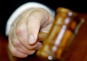 В Германии в зале суда обвиняемый убил прокурора и стрелял в судью