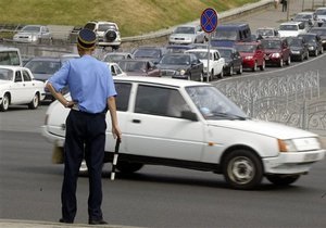 Парламентский комитет и Минюст подтвердили право водителей снимать действия гаишников