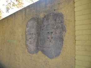 В Киеве демонтируют таксофоны