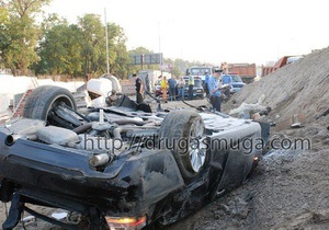 В Киеве кабриолет BMW влетел в котлован: водитель погиб