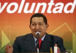 Уго Чавес национализировал еще три банка
