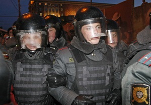 Полиция задержала трех участников флешмоба на площади Революции в Москве