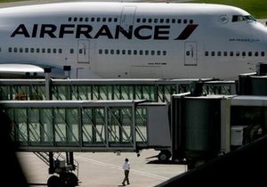 Рейс Сан-Паулу - Париж отменен из-за повреждения фюзеляжа самолета