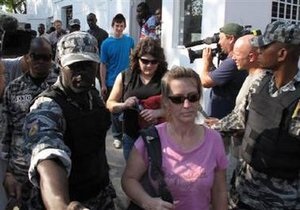 Суд Гаити оставил под стражей двоих американских миссионеров, задержанных за незаконный вывоз детей