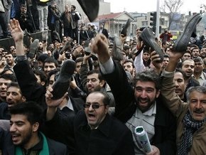 В Иране пройдут соревнования по метанию обуви в Буша