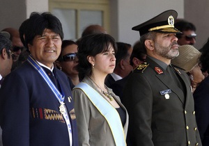 Министра обороны Ирана выдворили из Боливии из-за теракта 17-летней давности