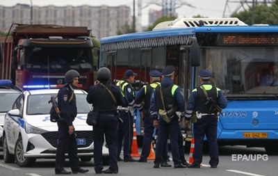 Під Москвою чоловік у військовій формі захопив елітний будинок