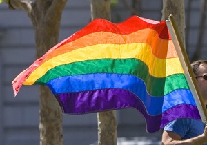 Парламент Франции разрешил геям вступать в брак