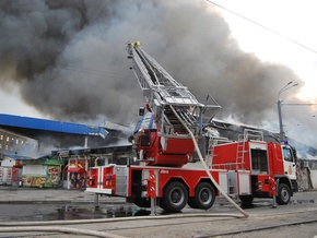Фотогалерея: Огонь уничтожил рынок в Днепропетровске