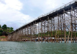 Таиланд - В Таиланде рухнул самый длинный в мире деревянный мост