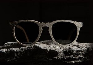 Американский бренд выпустил очки из камня