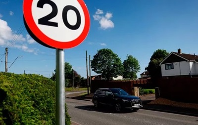 В Уельсі обмежують швидкість руху в забудованих районах до 32 км/год