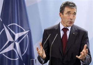 Генсек НАТО: Альянс не будет вмешиваться в ситуацию в Ливии